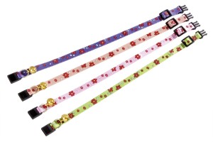 KARLIE Halsband Art Sportiv Motiv Blümchen 30cm Glöckchen für Katzen